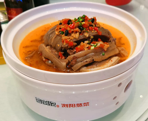 蒸瀏記瀟湘盛宴制作“扣羊肉”